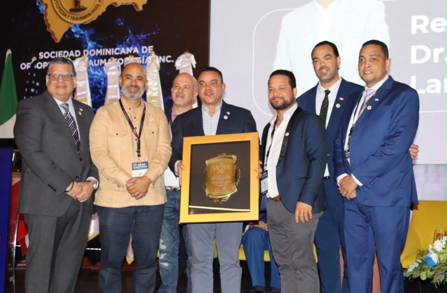 Director del SNS recibe dos reconocimientos durante Congreso Internacional de Ortopedia y Traumatolog&iacute;a